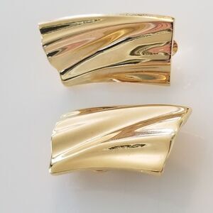 Goldtone clip on earrings